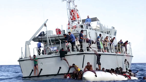 Fotogramma da La Napoli di Mio Padre