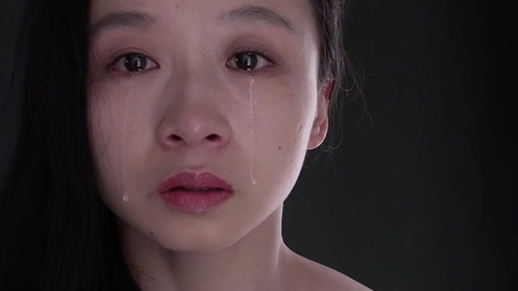 Fotogramma da A L’Ètranger