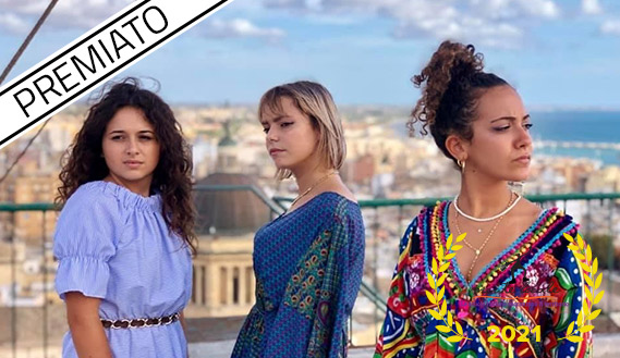 Fotogramma da AdOvest - Andare e restare